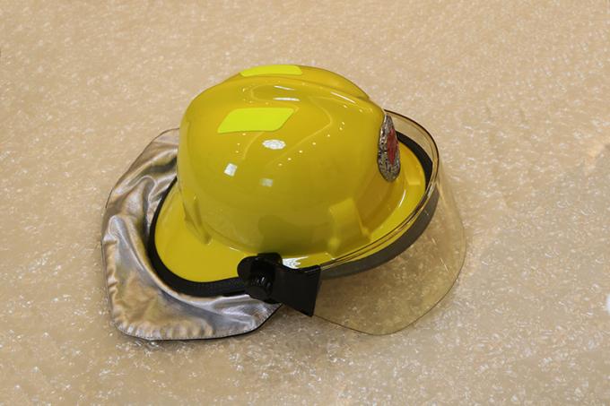 消火活動のヘルメット、安全ヘルメット、保護ヘルメット